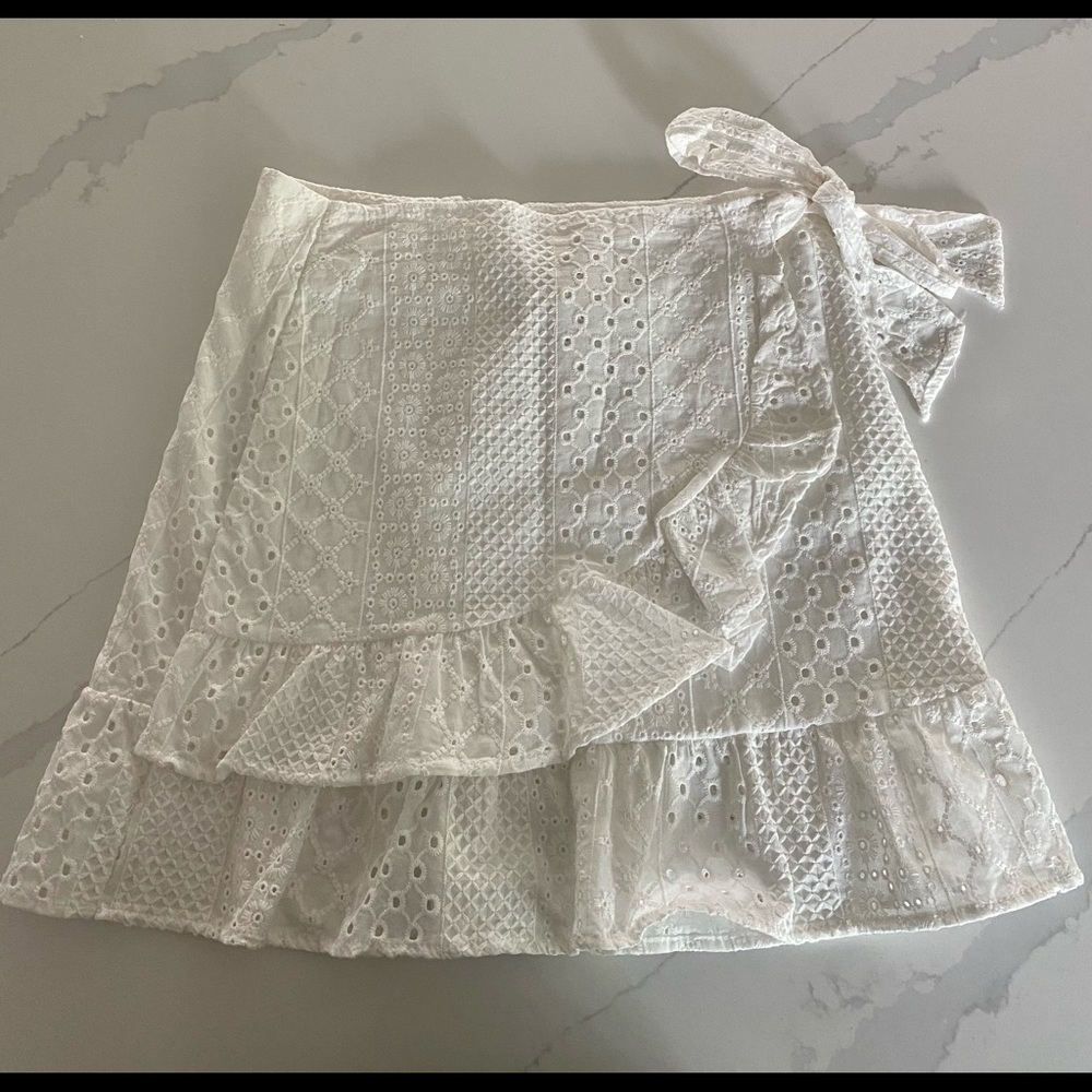 White eyelet ruffled mini skirt - NWT